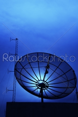  satelite dish beside FM boardcast antenna blue