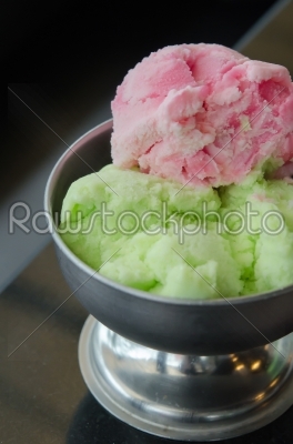 strawberry ice cream-delicious dessert