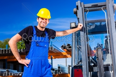 Builder with site pallet transporter or lift fork truck