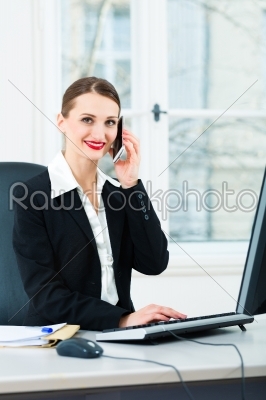 businesswoman in office sitting on the computer