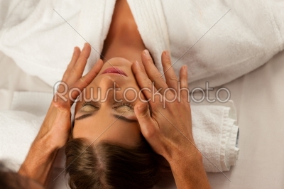 Cosmetic treatment massage in Spa