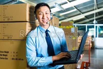 Customer Service in a warehouse