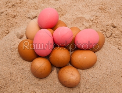 egges in sand