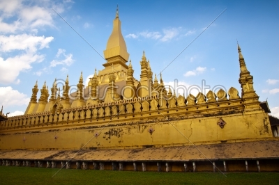 Golden Pagoda at Wat Poechai Loa