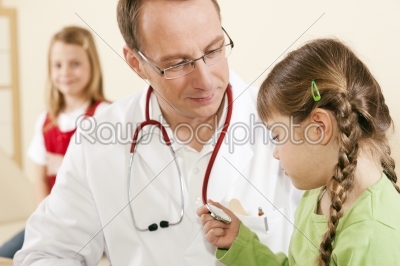 Pediatrician doctor with child patients