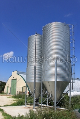 Silot for storing grain