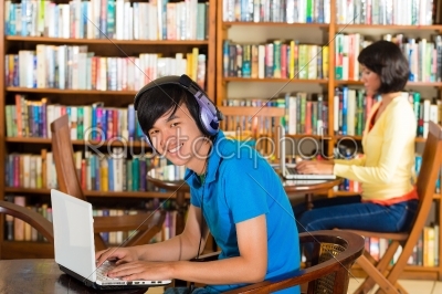 Student in library with laptop