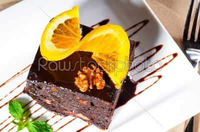 chocolate and walnuts cake