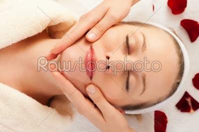 Face Massage in Spa