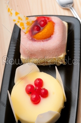 fresh berry fruit cake