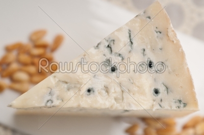 gorgonzola cheese fresh cut and pinenuts