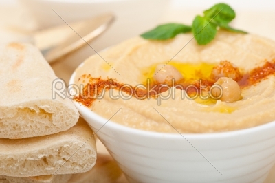 Hummus with pita bread 