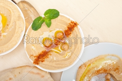 Hummus with pita bread 
