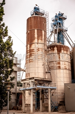 Industrial silo