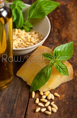 Italian basil pesto ingredients