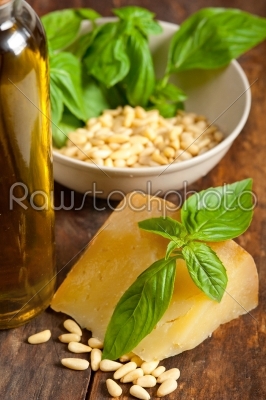 Italian basil pesto ingredients