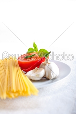 Italian spaghetti pasta tomato ingredients