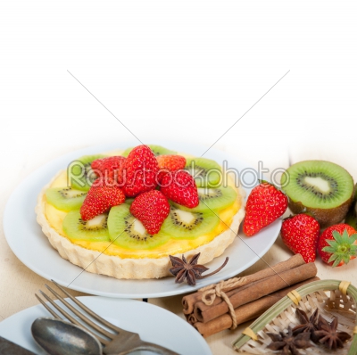 kiwi and strawberry pie tart 