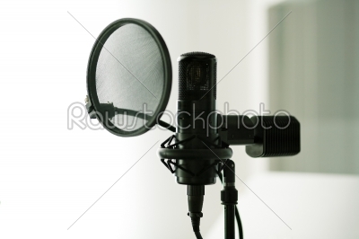 Microphone (condenser)