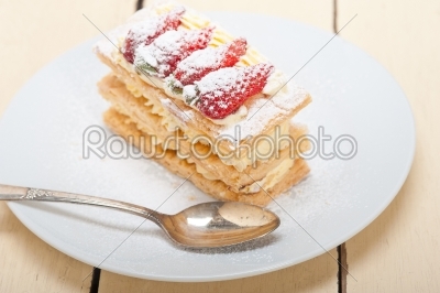 napoleon strawberry cake dessert 
