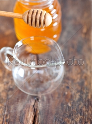 natural honey with a clean dipper 