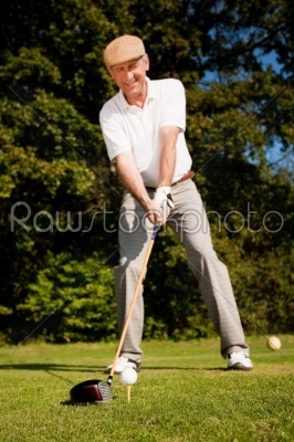 Senior player golf teeing
