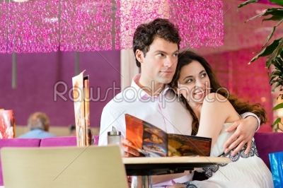 Young couple enjoying coffee after shopping