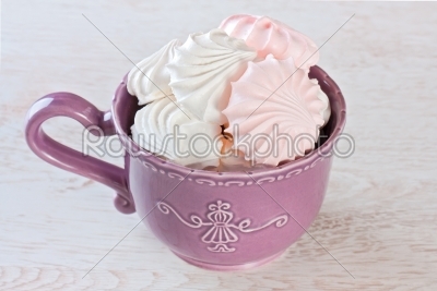 zephyr on violet cup with white wooden table