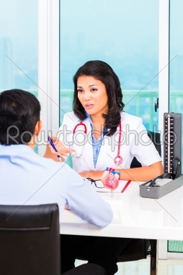 Asian patient consultation doctor_qt_s office