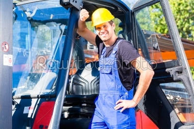 Builder driving site pallet transporter or lift fork truck
