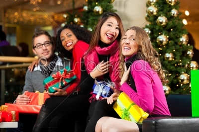 Christmas shopping - friends in mall