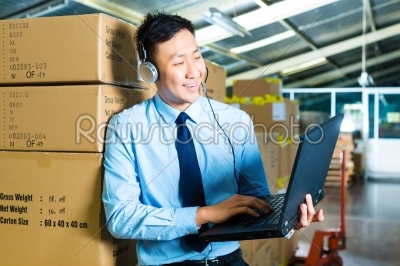 Customer Service in a warehouse