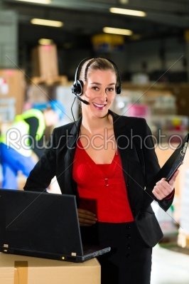 dispatcher using headset at warehouse of forwarding