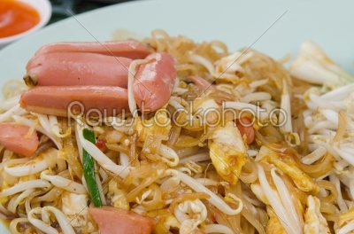 fried noodles with sausage