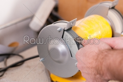 Grinding machine of a carpenter