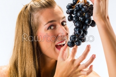 Healthy eating - woman with grapes