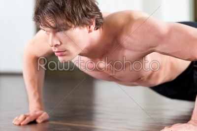 Man doing pushups in gym