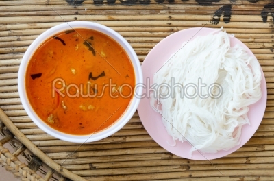 red curry and rice vermicelli
