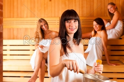 sauna wellness - four women in Spa 
