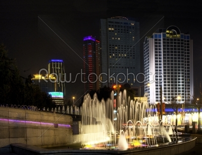 shanghai fountain by night