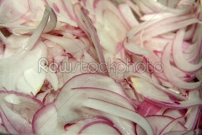Sliced fresh red onion 