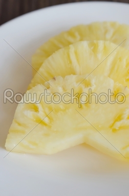 slices pineapple