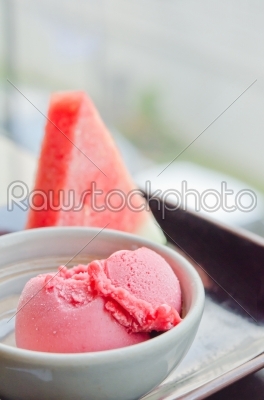 strawberry ice cream 