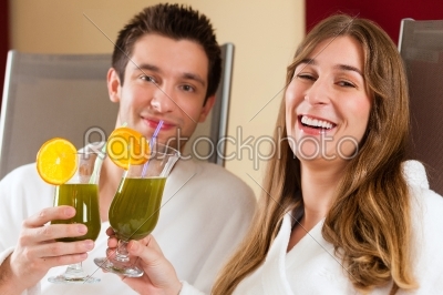 Wellness - Couple with Chlorophyll-Shake in Spa