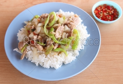 White jasmin streamed rice with hot chilly, spices and pork as T