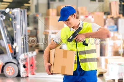 worker scans package in warehouse of forwarding