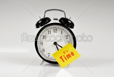 Alarm clock with a yellow note