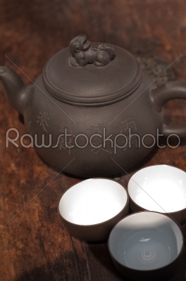 chinese green tea pot and cups