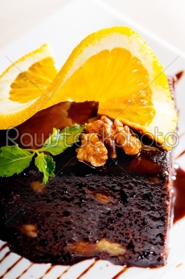 chocolate and walnuts cake