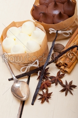 chocolate vanilla and spices cream cake dessert 